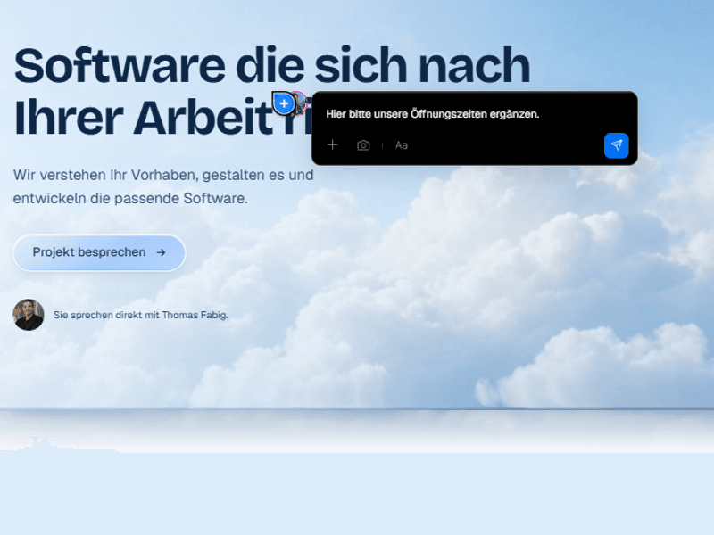 Ein Kommentarfeld auf der Vorschau mit dem Text Hier bitte unsere Öffnungszeiten ergänzen und der blauen Schaltfläche zum Absenden